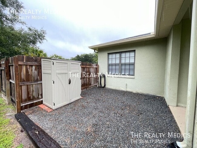 Building Photo - 2372 Sunnyview Dr