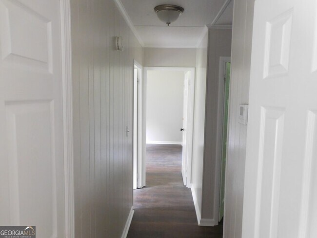 Building Photo - 145 Sarsen Cir