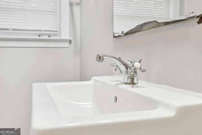 Building Photo - 1840 Camellia Dr