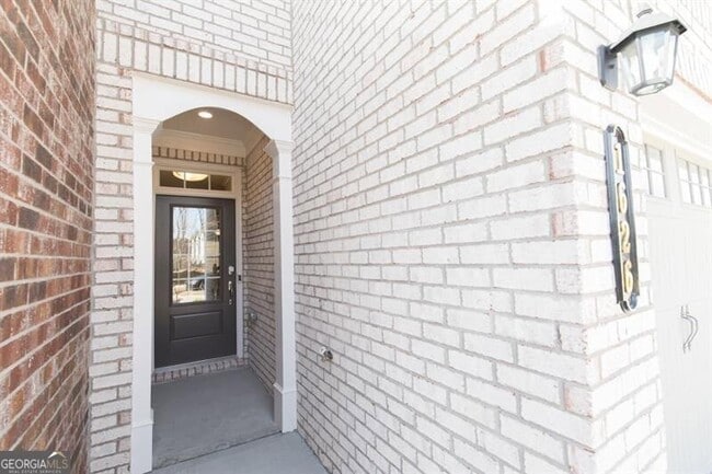 Building Photo - 1626 Lansing Bluff Walk