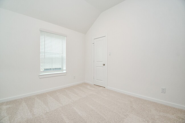 Building Photo - 6562 Scarlet Pond Ln