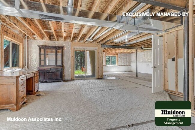 Building Photo - 8385 Woodcrest Dr