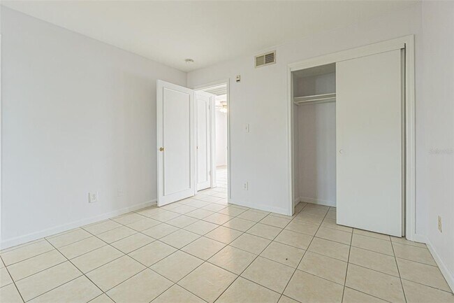 Building Photo - 190 Pompano Dr SE