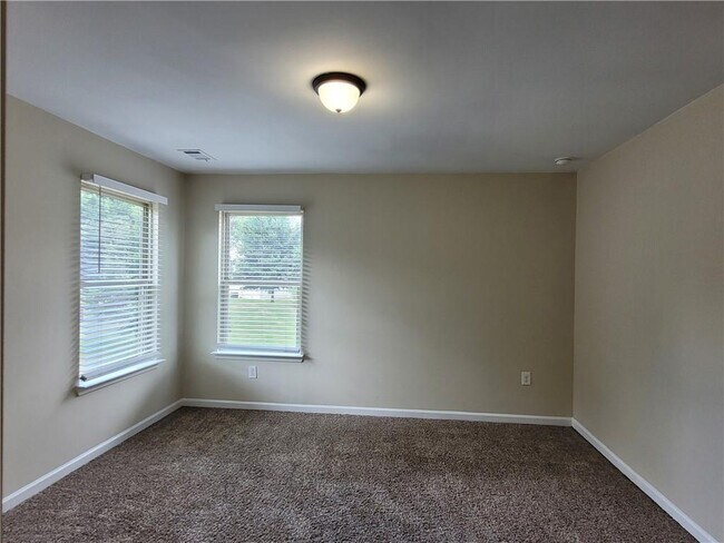 Building Photo - 6010 Stonebrook Ln
