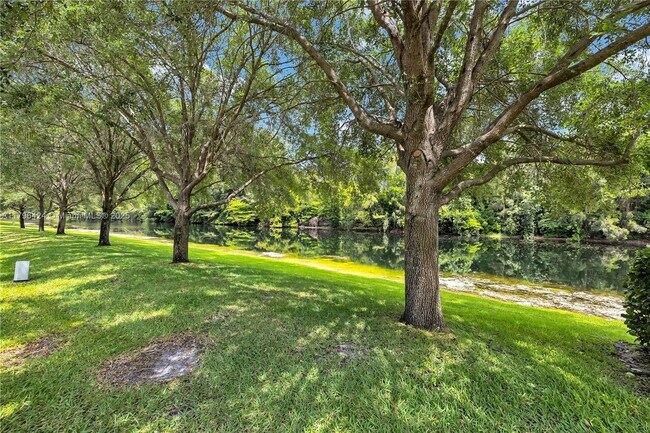 Building Photo - 618 Woodgate Cir