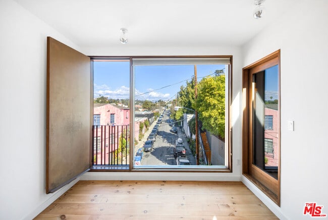 Building Photo - 1416 Fairbanks Pl