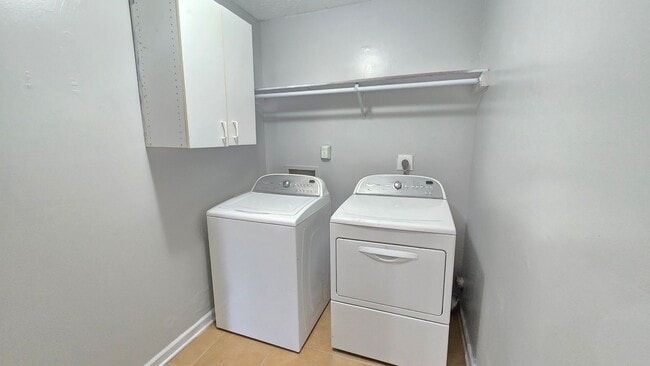 Building Photo - Charming 3-Bedroom Home With Modern Upgrades & a Huge Backyard