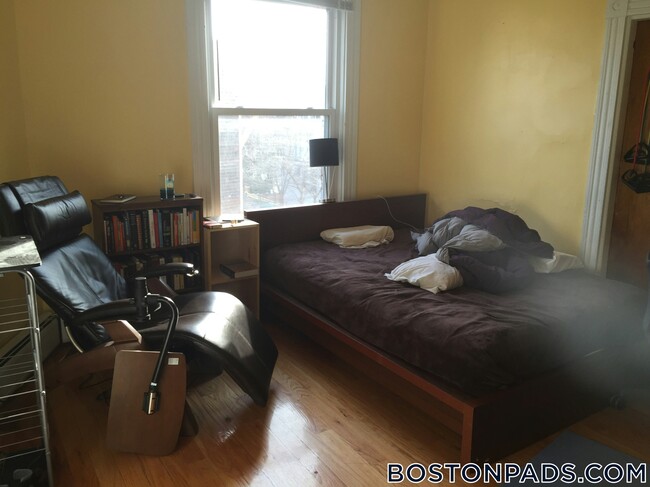 Primary Photo - 35 Brookline St