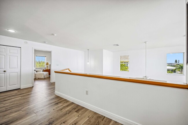 Building Photo - "Spacious 3-Bedroom Townhouse with Granite...