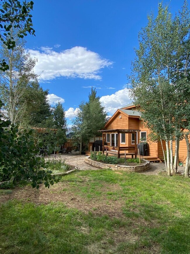 Building Photo - Extended Winter Rental!  Beautiful 3bed/2 ...