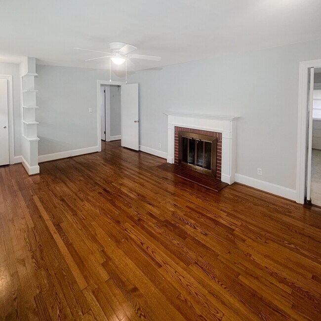 Building Photo - 2803 Jackson Dr