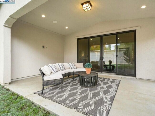 Building Photo - 1588 Alamo Way