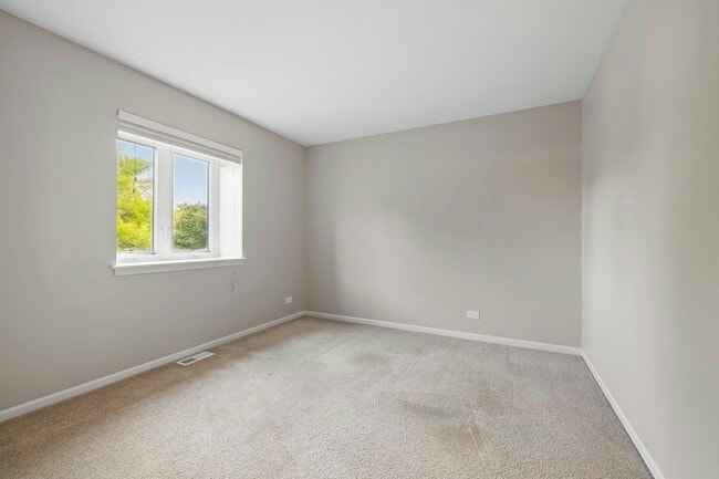 Building Photo - 135 Hampton Ave