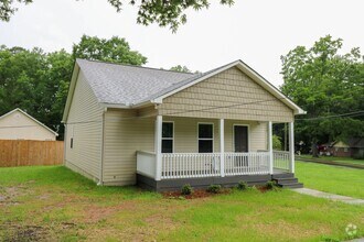 Building Photo - Close to Town