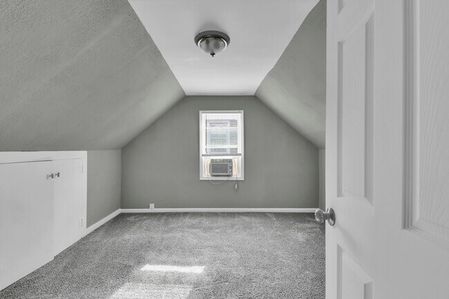 Building Photo - 3414 Elmwood Ave