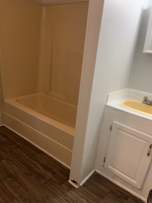 Building Photo - 2 Bedroom 1.5 Bathroom house in Laurens SC