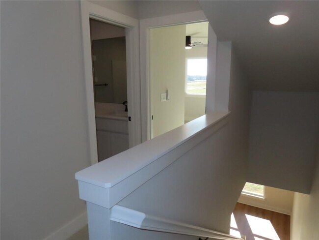 Building Photo - 1871 Lapis Ave