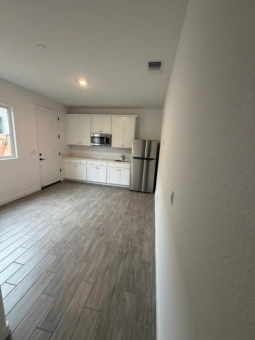 Building Photo - 1715 Sandoval Dr