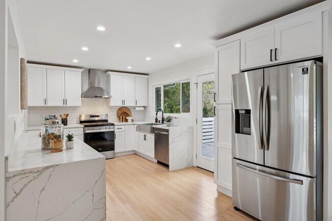 Building Photo - Updated Woodland Estates Home