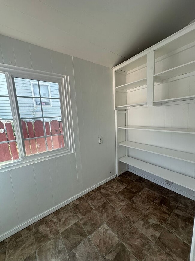 Building Photo - 3 Bedroom House with basement