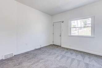 Building Photo - AVAILABLE AUGUST 2026 - 2 Bedroom Home w/ Original Layout!