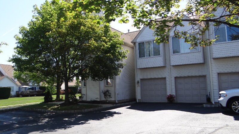 Building Photo - 12 Independence Ct