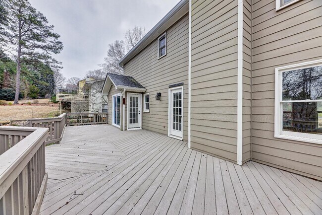 Building Photo - 4843 McPherson Dr NE