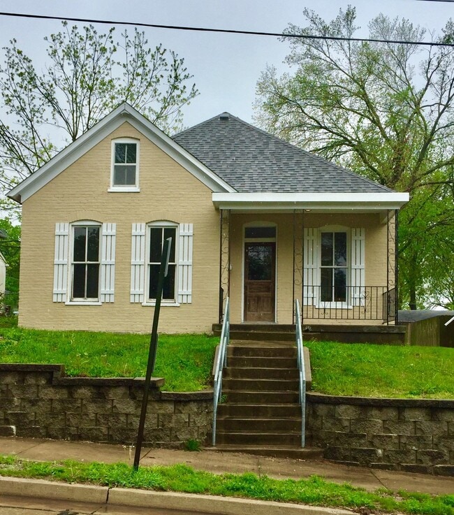 Building Photo - 926 Locust St