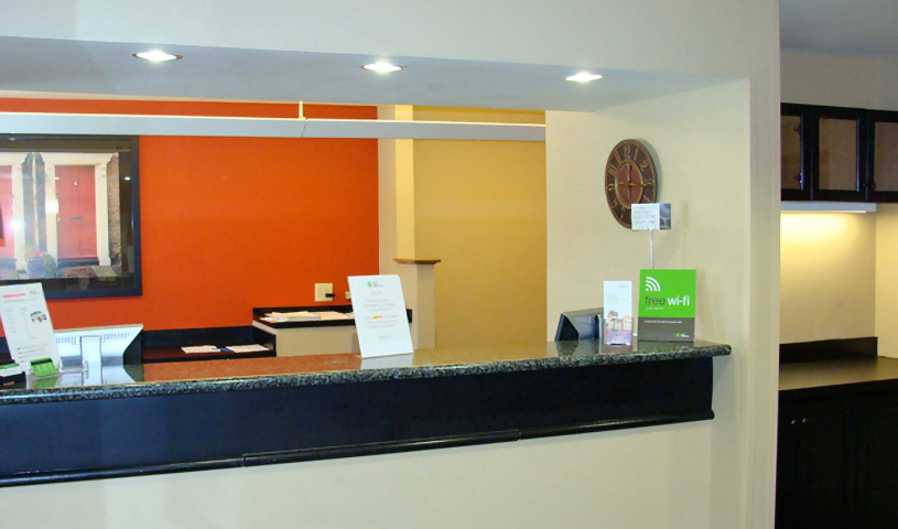 Lobby and Guest Check-in - Furnished Studio - Piscataway