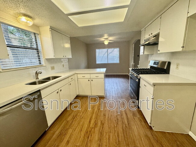 Building Photo - 2708 Charlesworth Dr