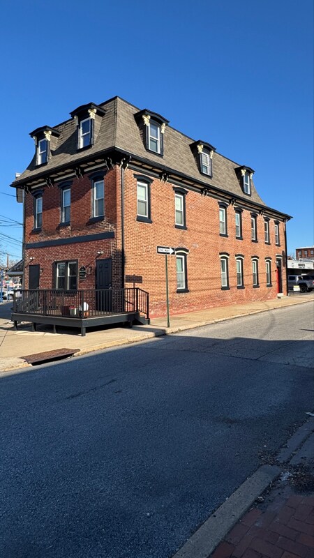 Building Photo - 444 Bridge St