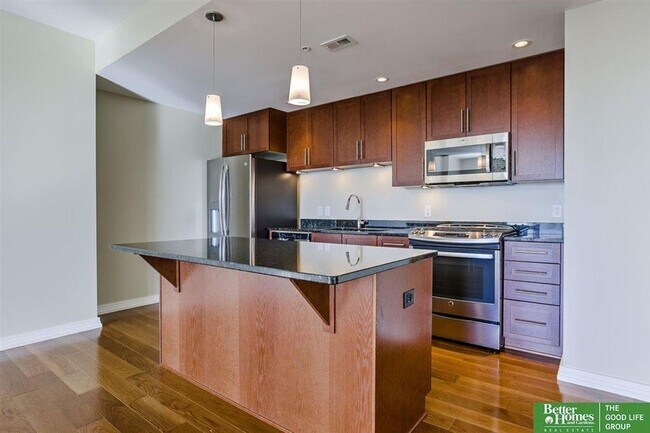 Building Photo - 220 S 31st Ave