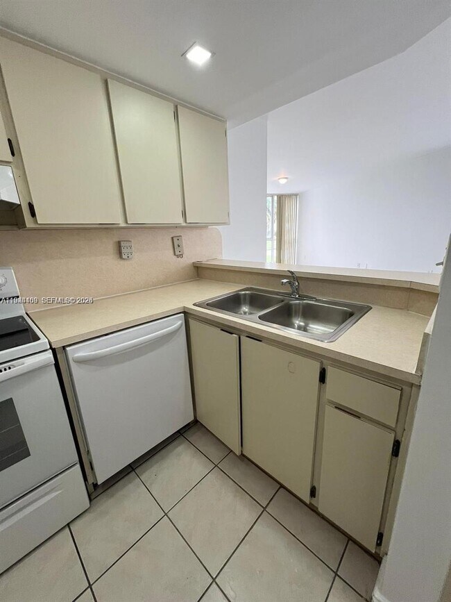 Building Photo - 7035 NW 186th St