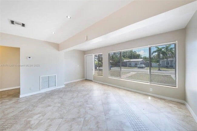 Building Photo - Adams Street