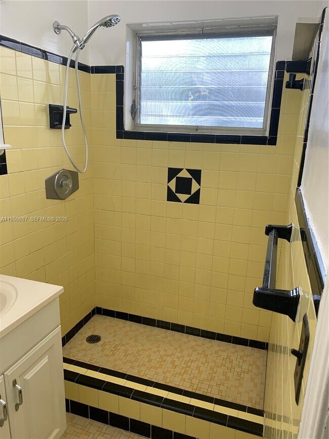 Building Photo - 5616 Arthur St