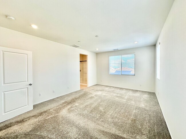 Building Photo - Lovely, Light & Bright, Two-Story, Detached Home in the Desirable Wildgrove Community of Vista!