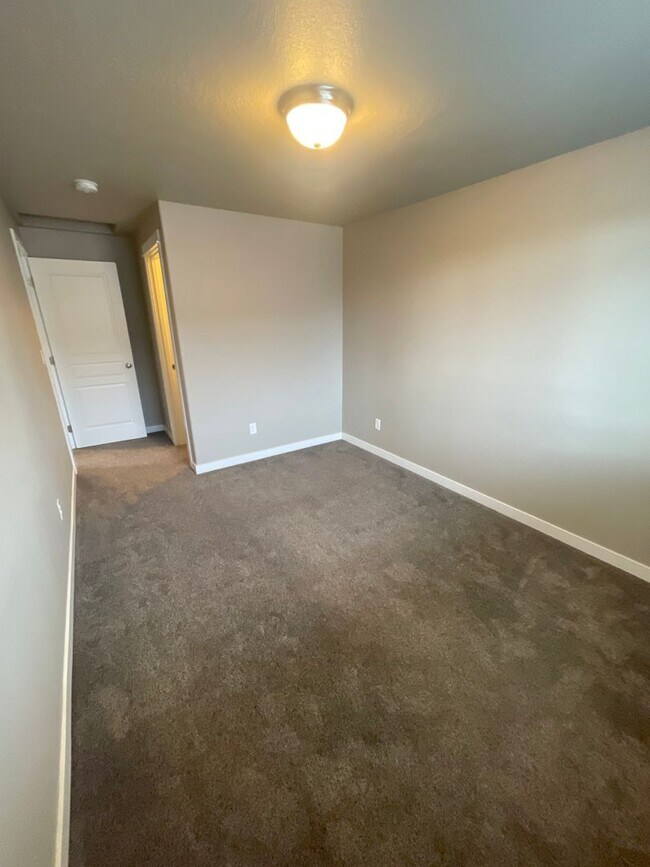 Building Photo - Beautiful 3 Bedroom on Large Corner Lot!