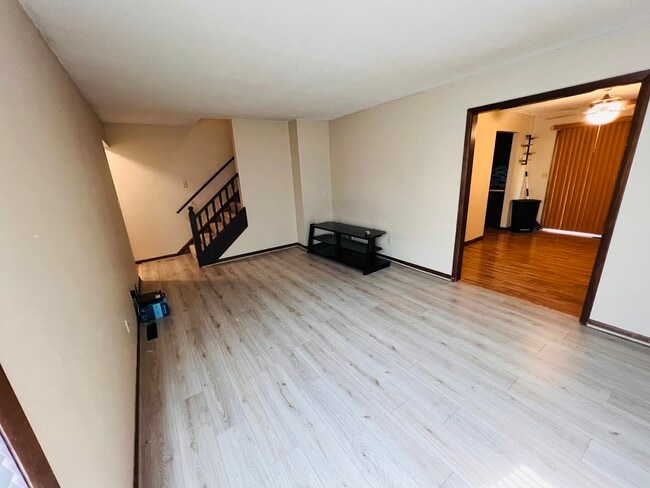 Building Photo - Longfellow