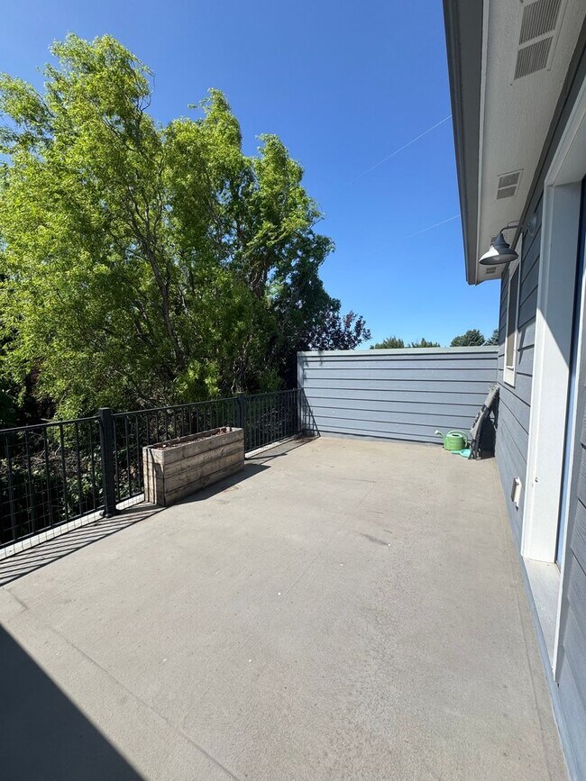Building Photo - 3-Bed, 3-Bath Home for Lease w/ Rooftop De...