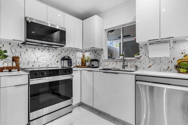 Building Photo - 20823 SW 126th Ct