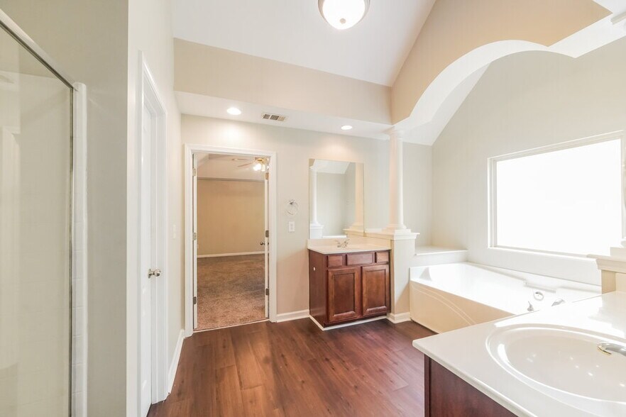 Building Photo - 4290 Rosehall Ct