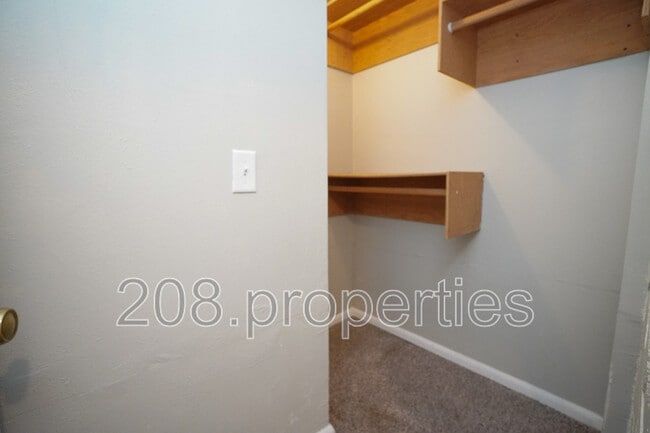 Building Photo - 2506 Woodlawn Ave
