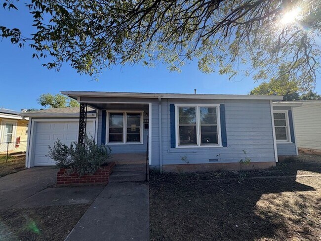 Building Photo - 909 S Jefferson Dr