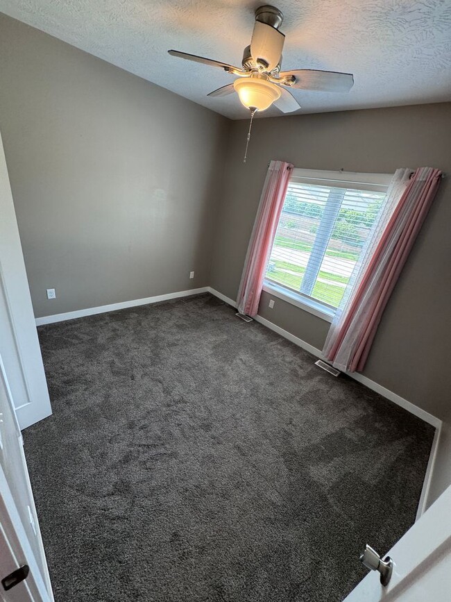 Building Photo - $2800 - 4 Bed 3 Bath Home in Westside Siou...
