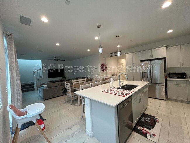 Building Photo - 711 Robert Ave