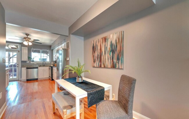 Building Photo - 2 BR 2 BA Townhome with Multi-level Deck