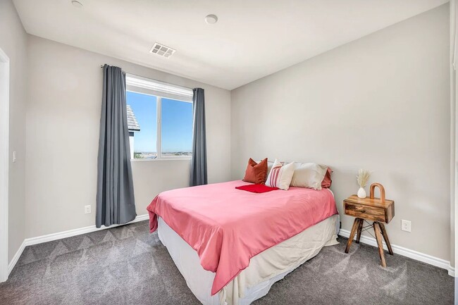 Building Photo - Luxury Rental | Premium Corner Lot | Strip Views