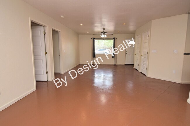 Building Photo - 203 S Cherry Ave