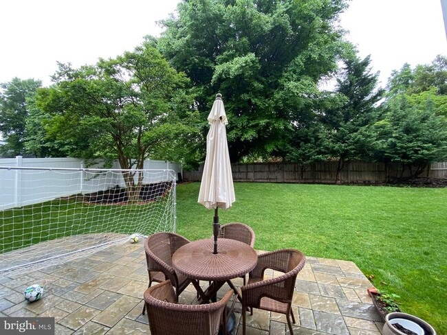 Building Photo - 2233 N Underwood St