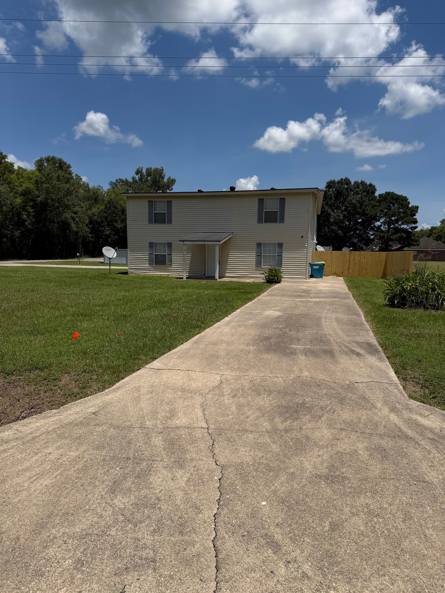 Building Photo - 1003 School St